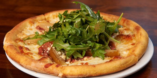 Organic Arugula & Pear Pizza