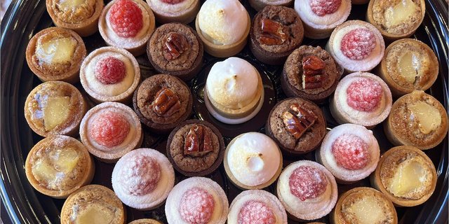 Tray of 40 mini tarts
