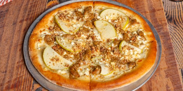 Apples In Italy Pizza