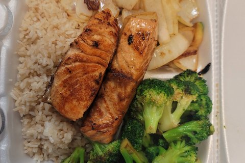 Hibachi Salmon W/ Broccoli