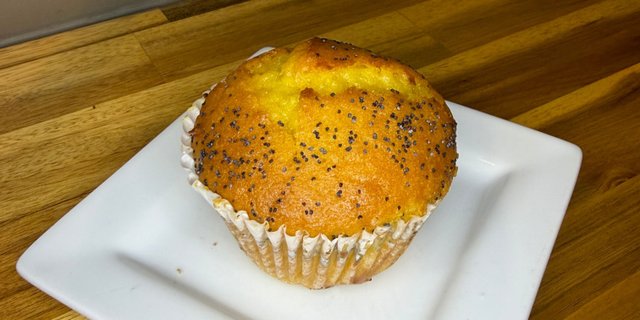 Lemon Poppyseed Muffin