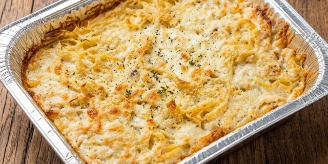 Half Pan Chicken Fettuccini Alfredo