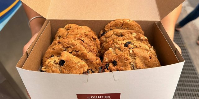 Oatmeal Raisin Walnut Cookie Box