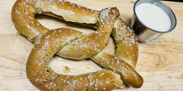 Jumbo Pretzel