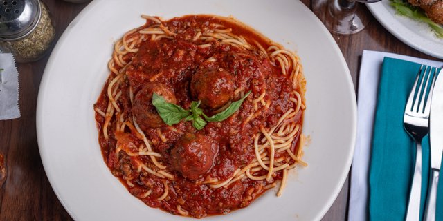 Spaghetti w/ Meatballs