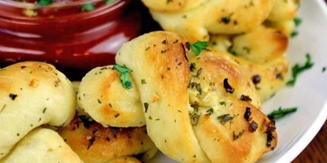 Garlic Knots