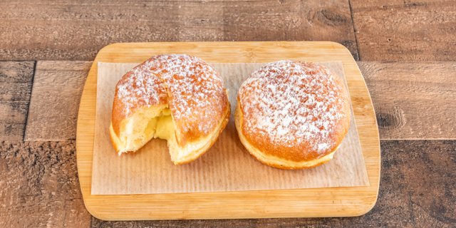 Seasonal Crème Beignet