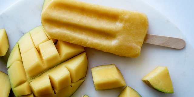 Organic Fresh Mango Popsicles (Vegan & Dairy-Free)