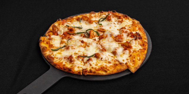 Butter Chicken Pizza
