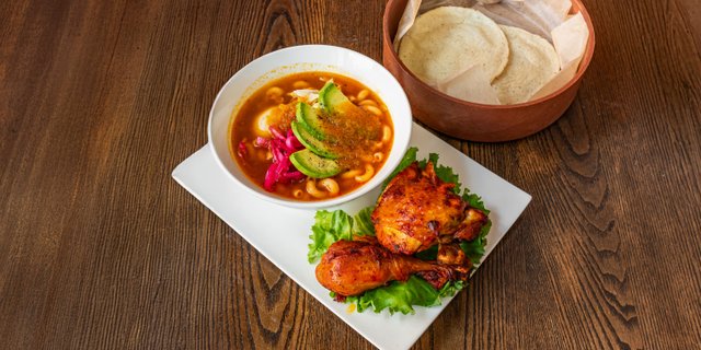 Pollo Asado Con Sopa De Coditos