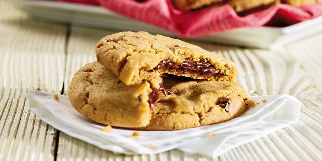 Fudge-Filled Chocolate Chip Cookie