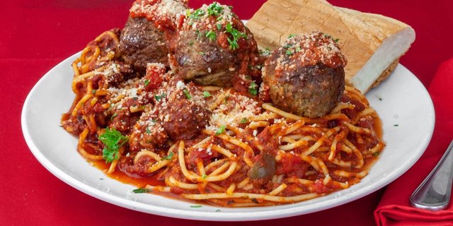 Spaghetti w/ Meatballs