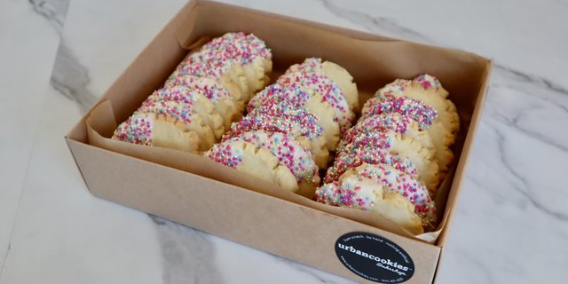 24 Petite Shortbread Cookies Box