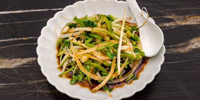 Tiger Salad Tray