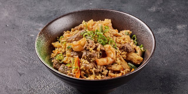 Camarones Chaufa Tray