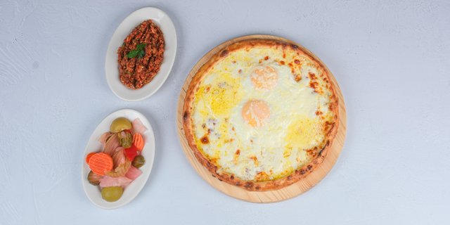 Round Cheese W/ 2 Eggs Pide