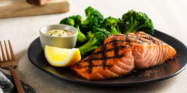 Perfectly Grilled Salmon Boxed Meal