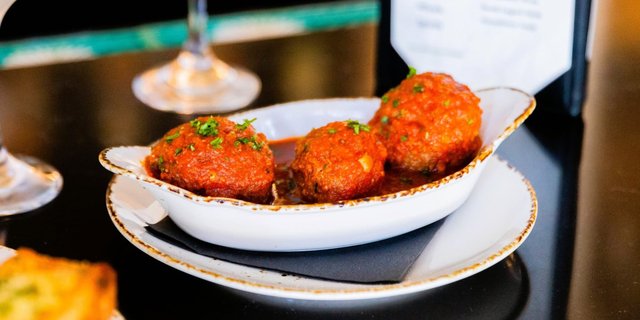 Dozen Beef Meatballs in Marinara Sauce