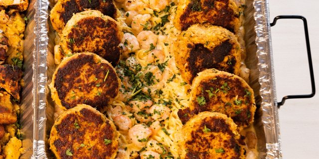 Crabcakes & Shrimp Alfredo