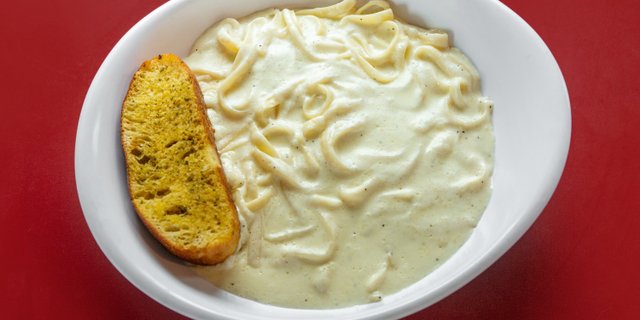 Pasta w/ Alfredo Sauce