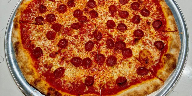 18" Pepperoni Pizza