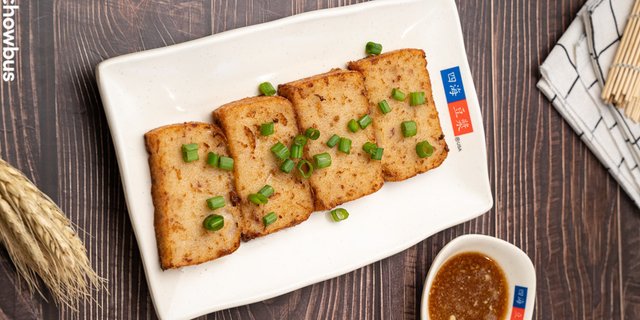 Fried Daikon Cake (蘿蔔糕)