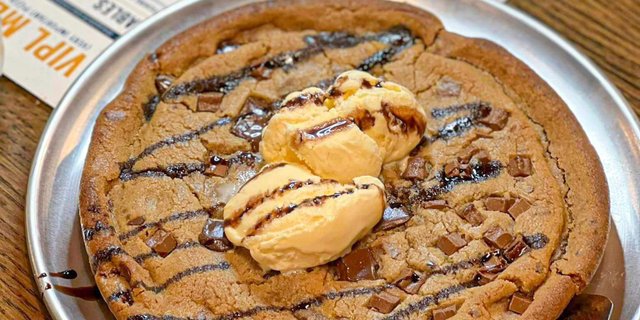 8" Colossal Cookie