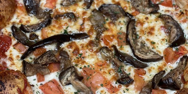 Eggplant Special Pizza