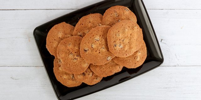 Thin & Crispy Chocolate Chip Cookie Platter