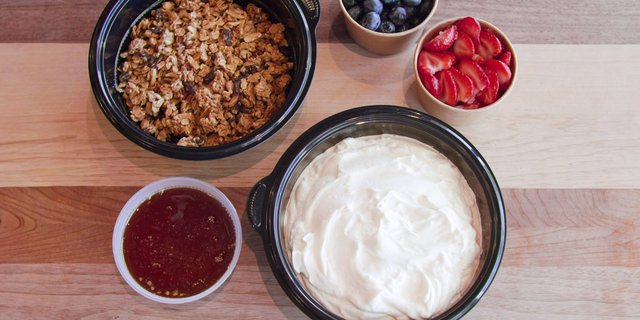 LoLo's Granola & Yogurt