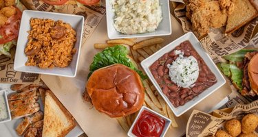 Momo's Cajun Eatz