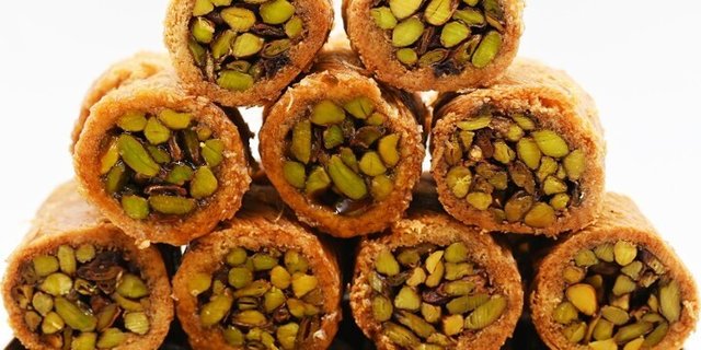 Halep Burma w/ Pistachio Kataifi Tray