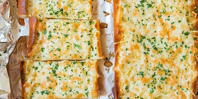 Garlic Bread w/ Cheese