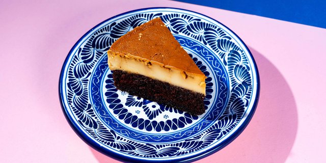 Full 9" Chocoflan Cake