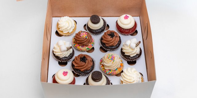 Miniature Cupcakes w/ Swirl Frosting