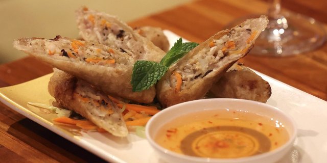 25-Pieces Shrimp & Pork Egg Rolls Tray