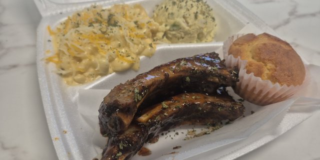 Ribs w/ a Side & Bread