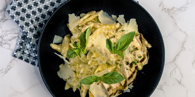 Chicken Alfredo Pasta Tray