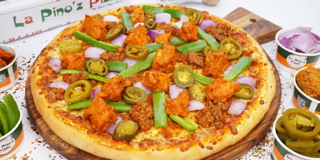 Chicken Tikka Lababdar Pizza