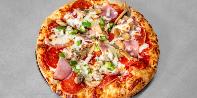 Deluxe Pizza