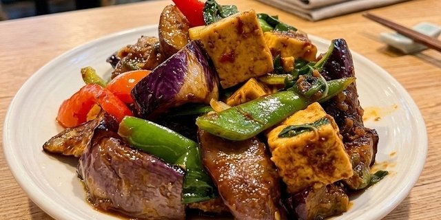 Angle Eggplant Lunch Box