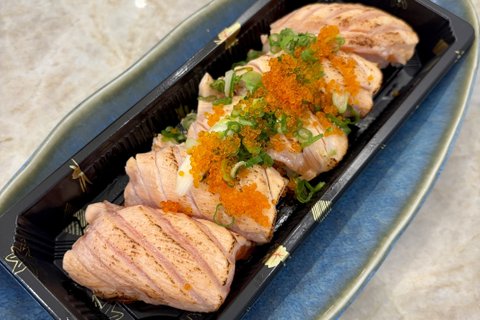 Seared Salmon Aburi