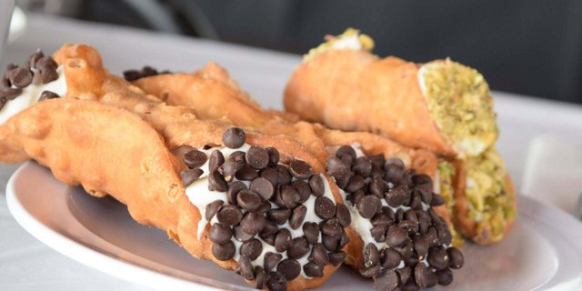 Chocolate Chip Cannoli