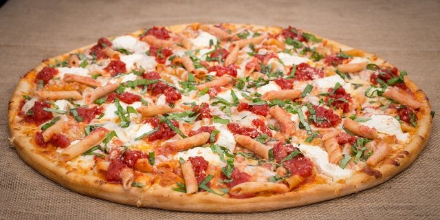 Baked Ziti Pizza