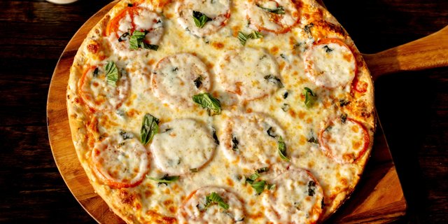Thin Crust Margherita Pizza