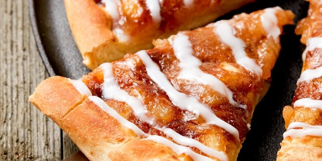 Apple Cinnamon Pizza