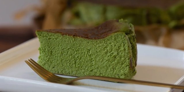 Matcha Basque Cheesecake