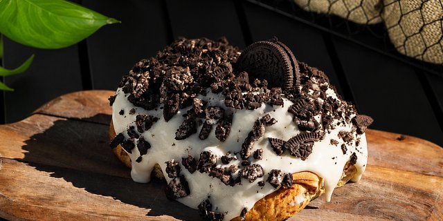 Loaded Oreo Cinnamon Rolls