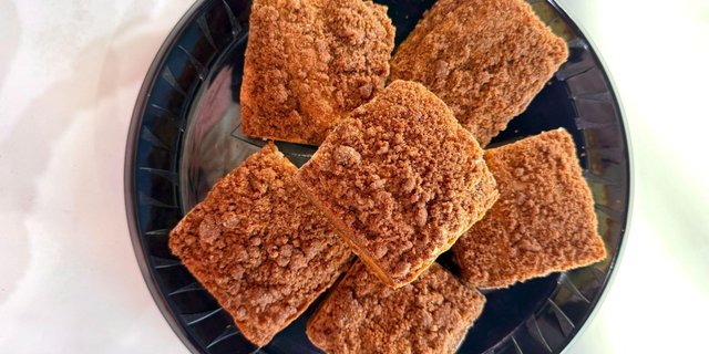 Dozen Coffee Cake