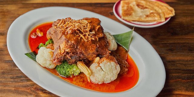 See Khong Moo Aob Hung Lae Bento Box